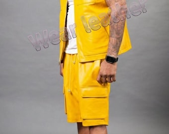Conjunto de chaleco y pantalones cortos cargo de cuero genuino amarillo para hombre - Ropa urbana