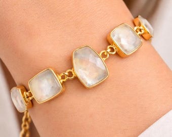 Mother of Pearl Bracelet, handmade Jewelry| dainty bracelet, bride maids gift
