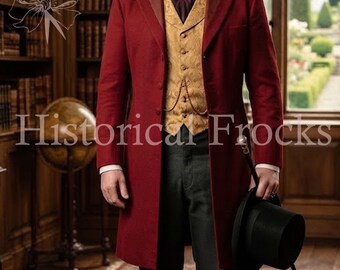 Puede incluir: Un abrigo largo rojo sobre un chaleco dorado con estampado y pantalones oscuros. El conjunto incluye una camisa blanca de cuello, un corbatín rojo oscuro con un alfiler central y un sombrero de copa negro en la mano. El texto Historical Frocks es visible.
