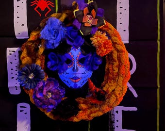 Couronne d'Halloween mélancolique - Décoration murale artisanale en laine épaisse