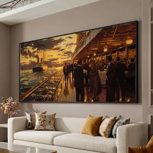Könnte beinhalten: Ein rechteckiger Wandkunstdruck, der eine Sonnenuntergangsszene auf dem Deck eines großen Schiffes zeigt. Menschen in formeller Kleidung stehen auf dem Holzdeck an einem Geländer, während in der Ferne ein Dampfschiff unter einem goldenen Himmel fährt.