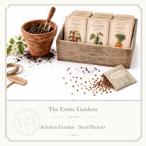 Peut inclure: Une caisse en bois étiquetée Valevellum Garden Archive contenant des sachets de graines botaniques de tomates, concombres et carottes. À côté se trouvent un pot en terre cuite avec du terreau, une pelle, un marqueur en bois et un sachet rayé.