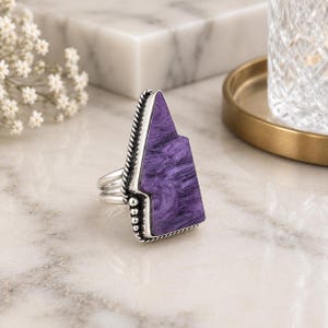 Anello geometrico in argento sterling fatto a mano con charoite viola, gioiello boho.