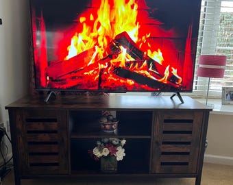 Rustikaler Holz-TV-Ständer mit Regalen und Schränken, rustikale Unterhaltungssystem, Wohnzimmer-Medien-Konsolentisch, Housewarming-Möbelgeschenk