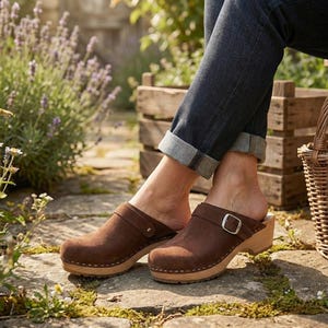 Zoccoli in pelle scamosciata da donna | Zoccoli con fibbia fatti a mano | Sabot in pelle slip-on | Calzature comode per tutti i giorni