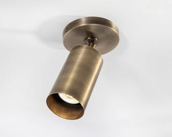 Foco de pared de latón de estilo moderno de mediados de siglo, hecho a mano: iluminación de acento ajustable.