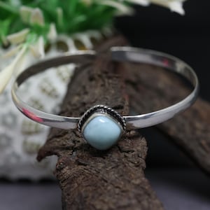 Pulseira Bracelete de Larimar em Prata, Banhada a Prata com Gema Azul Claro, Joia de Bracelete Aberto