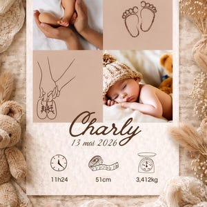 Peut inclure: Carte d'annonce de naissance beige avec quatre images : pieds de bébé dans les mains, empreintes de pas, bébé dormant dans un bonnet en tricot et dessin au trait de mains tenant des chaussures de bébé. La carte comprend le nom "Charly", la date, l'heure, la taille (51 cm) et le poids (3,412 kg).