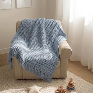 かぎ針編みベビーブランケットの編み図｜立体感のある斜めケーブル模様のスローケット（PDFダウンロード）