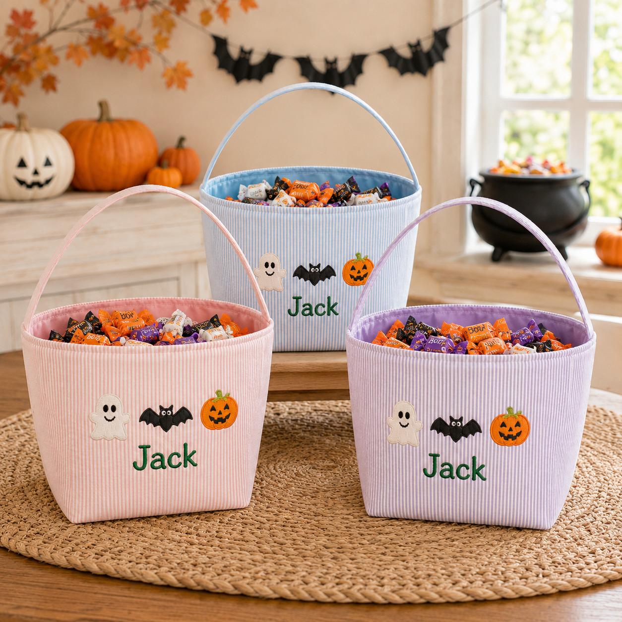 Bestickter Seersucker-Süßigkeiteneimer für Halloween, personalisierte Süßigkeitentüte, Korb mit individuellem Namen für Kinder, Halloween-Geschenk für Kleinkinder