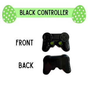 K&ouml;nnte beinhalten: Ein schwarzer Controller, Vorder- und R&uuml;ckansicht, mit gr&uuml;nen Akzenten. Der Text "BLACK CONTROLLER" wird &uuml;ber dem Controller angezeigt. Das Wort "FRONT" steht &uuml;ber der Vorderansicht und "BACK" &uuml;ber der R&uuml;ckansicht.