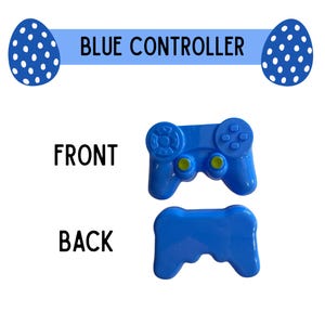 K&ouml;nnte beinhalten: Ein blaues Controller-Spielzeug mit dem Text "BLUE CONTROLLER" dar&uuml;ber. Die Vorder- und R&uuml;ckseite des Controllers sind abgebildet. Die Vorderseite hat ein Steuerkreuz, Kn&ouml;pfe und gelbe Akzente. Die R&uuml;ckseite ist eine einfarbige blaue Form.