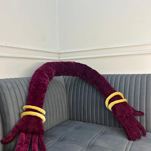 Almofada em formato de mão, almofada de veludo feita à mão, almofada decorativa exclusiva.