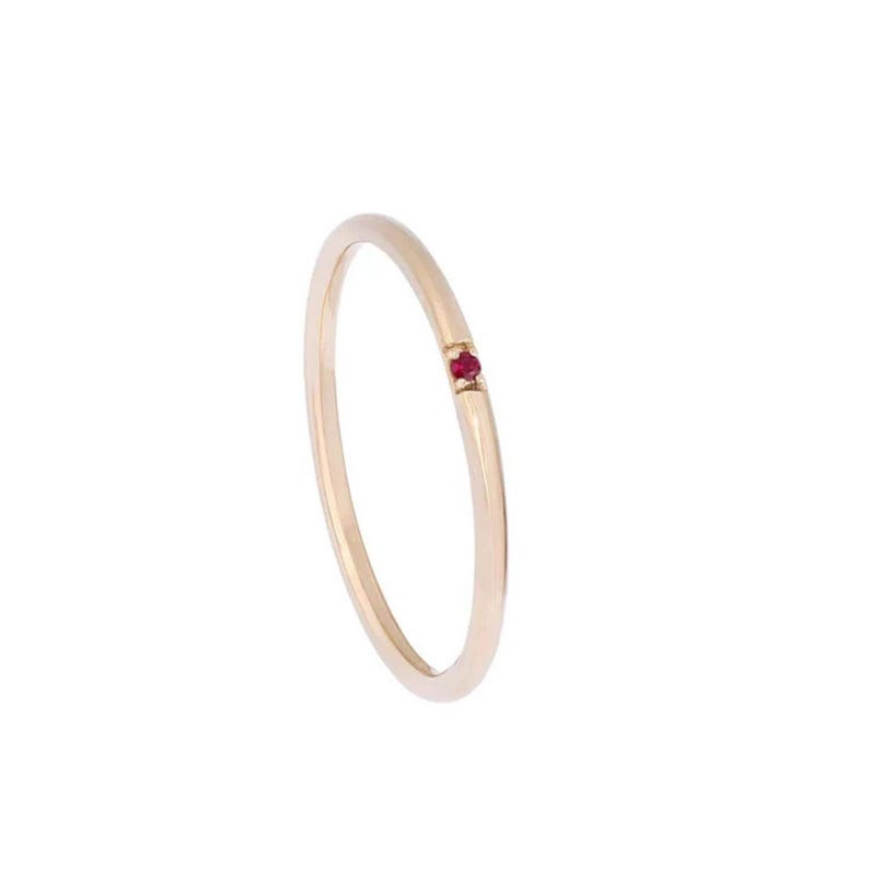 1925 Solitaire Diamond Ring, a refined expression of modern elegance, understated simplicity, and timeless craftsmanship.