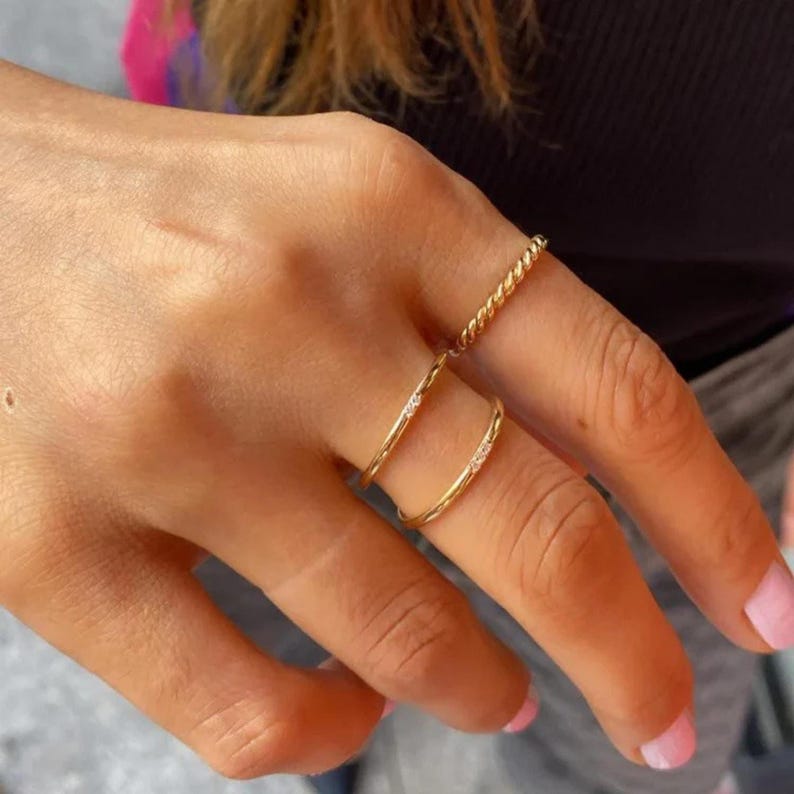 1925 Solitaire Diamond Ring, a refined expression of modern elegance, understated simplicity, and timeless craftsmanship.