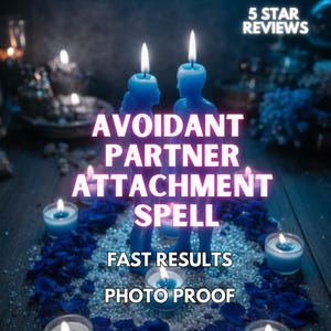 Może przedstawiać: Mistyczna scena z niebieskimi świecami w kształcie postaci, z płonącymi płomieniami. Tekst "Avoidant Partner Attachment Spell" jest wyraźnie widoczny, wraz z "Fast Results" i "Photo Proof". Rozrzucone niebieskie płatki i świece typu tealight.