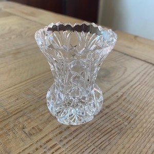 Porta fiammiferi o stuzzicadenti vintage in cristallo al piombo, con taglio a dente di sega, stile ananas, alto 7,6 cm.