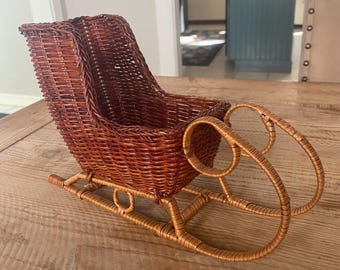 Vintage rieten kerstplantenmand in de vorm van een slee (23x7,5x15 cm)