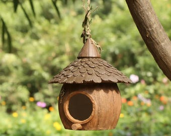 Hanging Bird Nest House, Outdoor Garden Birdhouse, Rustic Resin Bird Shelter Decor