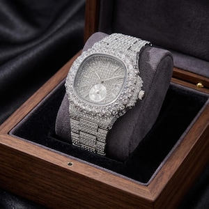 Luxury Men’s Diamond Hip Hop Quartz Watch Iced Out Date Display Street Style Wristwatch Party Jewelry Gift