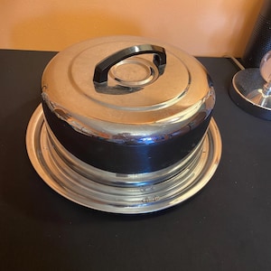 Vintage Everdy Locking Metal Cake Carrier with Handle – 1970s Bakeware Storage Pan