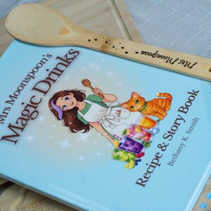 Libro de recetas A4 "Bebidas Mágicas de la Sra. Moonspoon" - Set de regalo de tapa dura