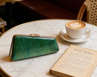 Vintage Oval Acrylic Clutch Bag, Retro Milky White Hard Box Clutch with Chain, European Style Evening Bag for Daily Wear