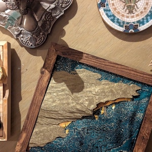 Costa de Irlanda enmarcada: relieve topográfico personalizable de tu costa irlandesa favorita