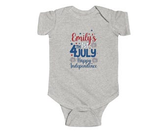 Body personalizzato per neonati "Il primo 4 luglio di Emily" / Buon Giorno dell'Indipendenza