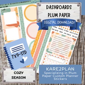 Könnte beinhalten: Ein digitales Planer-Sticker-Set mit dem Titel Cozy Season von Kare2Plan. Das Set enthält verschiedene Dashboard-Layouts, kreisförmige Etiketten und Tracker mit Kürbismotiven, den Text 7x9-STD sowie Listen für Journal, Wasser, Periode, Fitness und Vitamine.