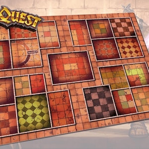 Puede incluir: Un tablero de juego HeroQuest rectangular que presenta una cuadrícula de varias losetas de suelo de mazmorra. El tablero muestra múltiples secciones cuadradas con patrones distintos, incluyendo diseños de damero, piedra y baldosas de colores en tonos rojo, marrón y verde.