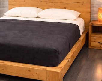 Lit en bois de brume de récupération, cadre de lit en bois avec tête de lit, cadre de lit queen-size style campagnard, cadre de lit plateforme en bois massif, profil bas