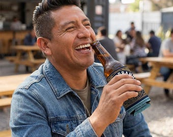 Funda enfriadora de botellas con cremallera y etiqueta de licor vintage / Funda de neopreno para latas