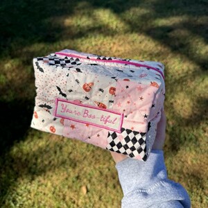 Trousse à maquillage rose patchwork matelassée à l'effigie d'un fantôme - Fait main