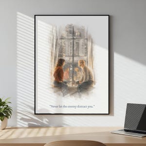 Peut inclure: Une impression d'art mural encadrée présentant une illustration de style aquarelle de deux personnes assises sur un rebord de fenêtre jouant aux échecs. La scène est devant une fenêtre urbaine avec le texte "Never let the enemy distract you."