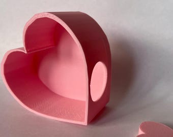 Heart-Shaped Magnetic Reptile Shelf