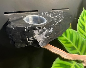 Magnetic rock shaped gecko feeding ledge, 1 bowl