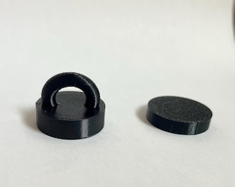 Magnetic reptile hide holder