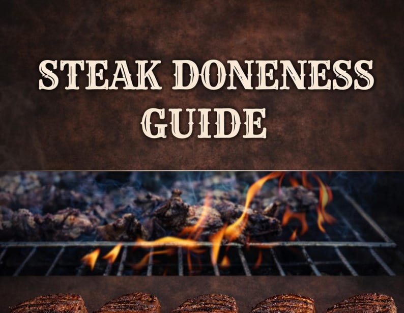 Puede incluir: Una gu&iacute;a de cocci&oacute;n de carne con el t&iacute;tulo en una fuente decorativa. La imagen muestra una parrilla con llamas y filetes cocinados. Los filetes est&aacute;n a la parrilla a la perfecci&oacute;n, con marcas de parrilla visibles. El fondo es una superficie marr&oacute;n oscuro texturizada.