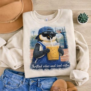 Penguin Iced Coffee Sweatshirt, Vintage Graphic Pullover, Trendig Casual Rundkrage (PDF-mönster)