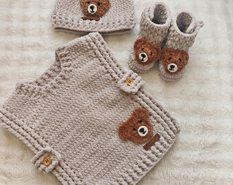 Conjunto de punto para bebé niño, conjunto de osito de peluche para recién nacido, regalo artesanal para bebé, ropa de bebé en tonos neutros, conjunto de gorro y patucos de osito, conjunto acogedor de invierno para bebé.
