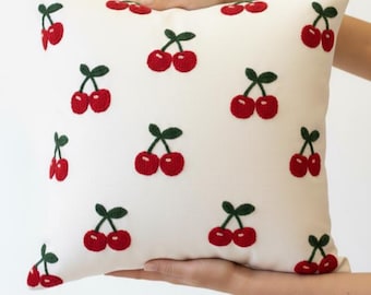 Bonita almohada con diseño de ponche de frutas: acogedora y decorativa