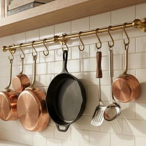Massief messing hangend pannenrek – keukenstang met haken