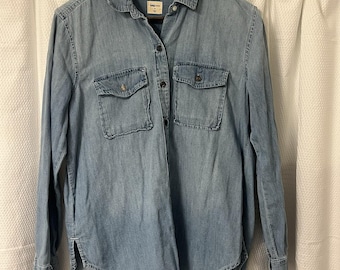 Vintage 90s Y2K Gap Distressed Blue Denim Jean Button Up Size Medium EXCELLENT