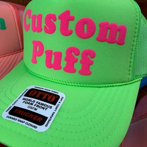 Anpassad pufftryckt hatt, Anpassad skumhatt, Anpassad truckerkeps i nät, Hatt med hög krona, Skumtruckerkeps, Metallisk puffhatt, 3D-pufftryckt hatt bild 11