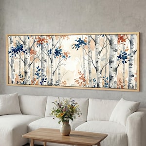 Könnte beinhalten: Aquarellmalerei eines Birkenwaldes mit blauen und orangefarbenen Blättern. Das Kunstwerk ist in einem hellen Holzrahmen gerahmt. Das Gemälde wird über einem weißen Sofa und einem Holztisch ausgestellt.