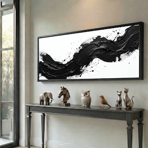 Cuadro abstracto monocromático con pinceladas de tinta negra, diseño panorámico, decoración minimalista moderna y extra ancha, lienzo horizontal.