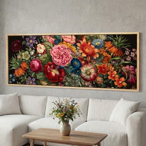 Tela extra lunga per decorazione murale botanica, dipinto drammatico con bouquet floreale scuro, opera d'arte floreale panoramica in stile vintage.