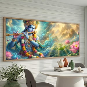 Könnte beinhalten: Ein gerahmtes Kunstwerk zeigt eine blauhäutige Figur, die Flöte spielt, geschmückt mit Schmuck und einem Blumengirlande. Der Hintergrund zeigt eine lebendige Landschaft mit Wolken, Lotusblumen und goldenem Licht. Das Kunstwerk wird über einem weißen Tisch ausgestellt.