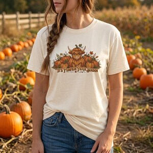 Pumpkin Patch Highland Cow T-Shirt | Fall Pumpkin Graphic Tee